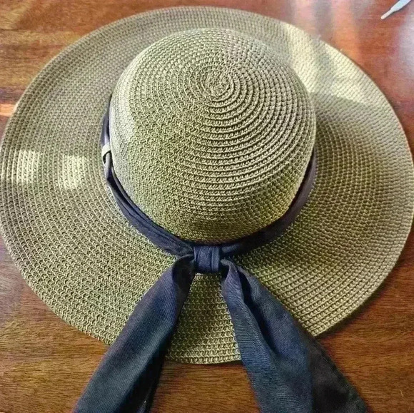 Milani Sun hat. Brown & Black weave with Brown Fabric ribbon 🎀 around. - Picture 4 of 8
